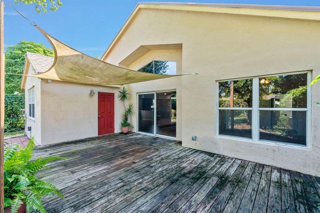 125 Saratoga Boulevard E, Royal Palm Beach, FL 33411