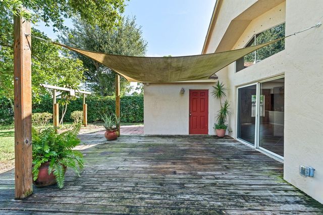 125 Saratoga Boulevard E, Royal Palm Beach, FL 33411