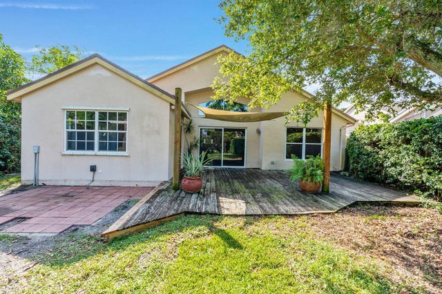 125 Saratoga Boulevard E, Royal Palm Beach, FL 33411