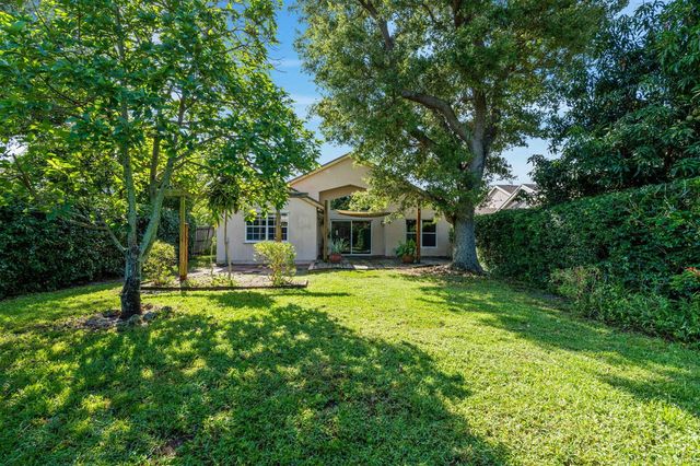 125 Saratoga Boulevard E, Royal Palm Beach, FL 33411