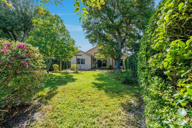 125 Saratoga Boulevard E, Royal Palm Beach, FL 33411