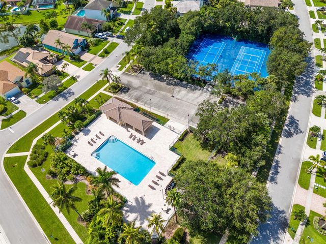 125 Saratoga Boulevard E, Royal Palm Beach, FL 33411