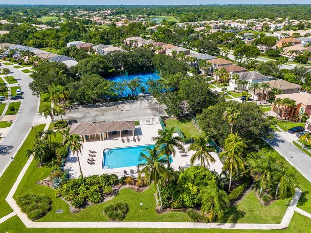 125 Saratoga Boulevard E, Royal Palm Beach, FL 33411
