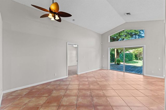 125 Saratoga Boulevard E, Royal Palm Beach, FL 33411