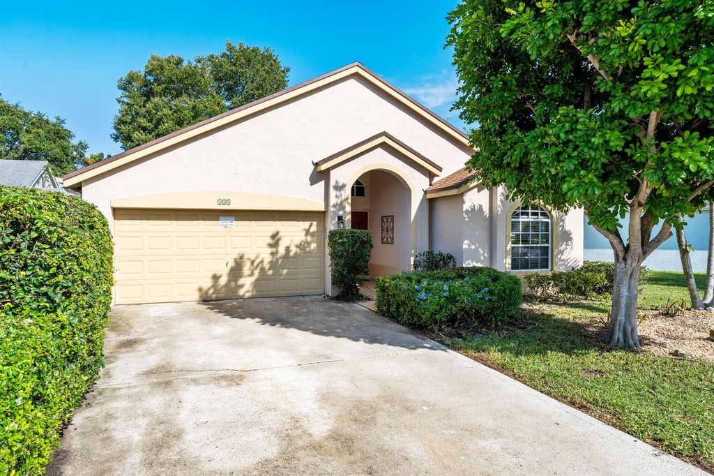 125 Saratoga Boulevard E, Royal Palm Beach, FL 33411