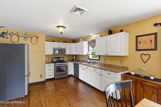 87 Oregon Avenue, Waretown, NJ 08758