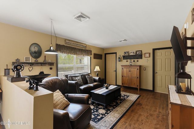 87 Oregon Avenue, Waretown, NJ 08758
