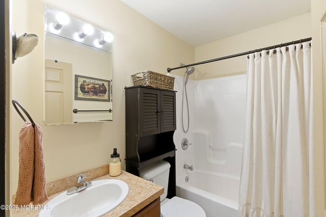 87 Oregon Avenue, Waretown, NJ 08758