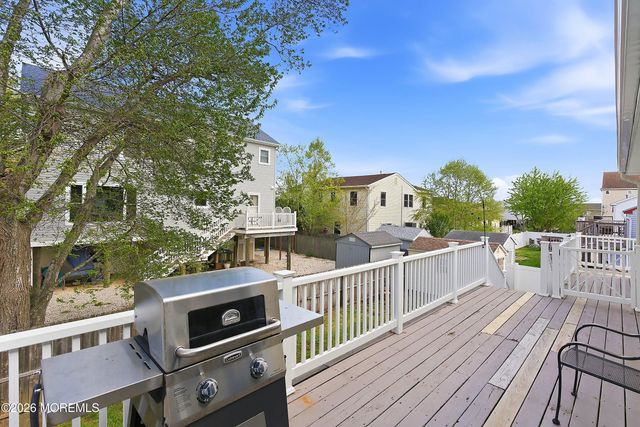 87 Oregon Avenue, Waretown, NJ 08758
