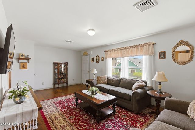87 Oregon Avenue, Waretown, NJ 08758