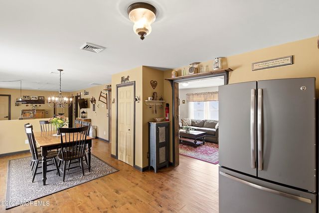 87 Oregon Avenue, Waretown, NJ 08758