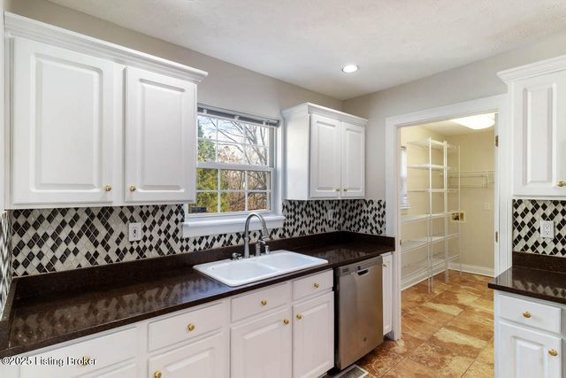 5113 Silverton Ln, Louisville, KY 40241