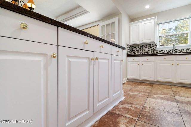 5113 Silverton Ln, Louisville, KY 40241