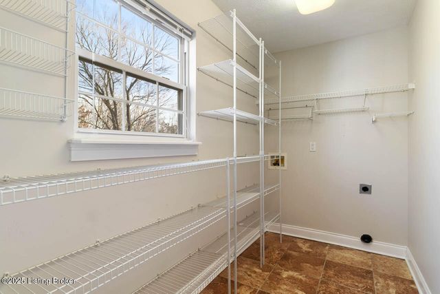 5113 Silverton Ln, Louisville, KY 40241