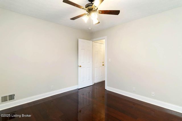 5113 Silverton Ln, Louisville, KY 40241