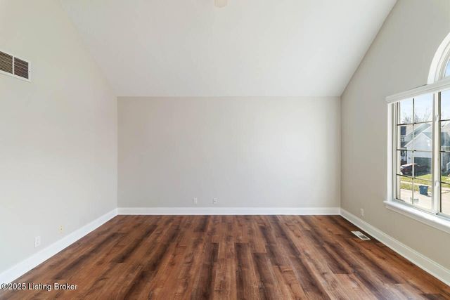 5113 Silverton Ln, Louisville, KY 40241