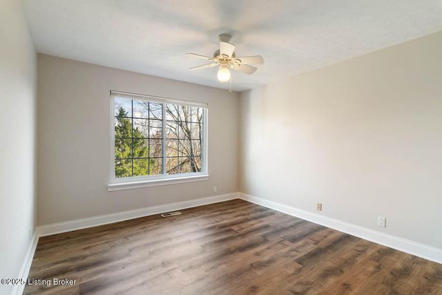 5113 Silverton Ln, Louisville, KY 40241