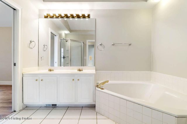 5113 Silverton Ln, Louisville, KY 40241