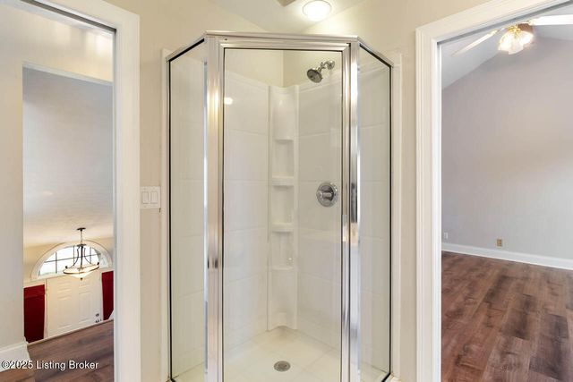 5113 Silverton Ln, Louisville, KY 40241