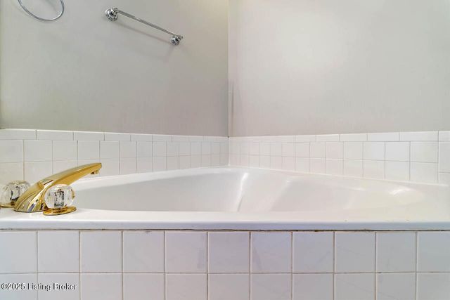 5113 Silverton Ln, Louisville, KY 40241