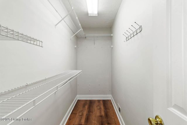 5113 Silverton Ln, Louisville, KY 40241