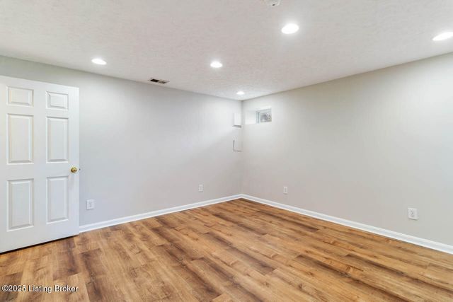 5113 Silverton Ln, Louisville, KY 40241