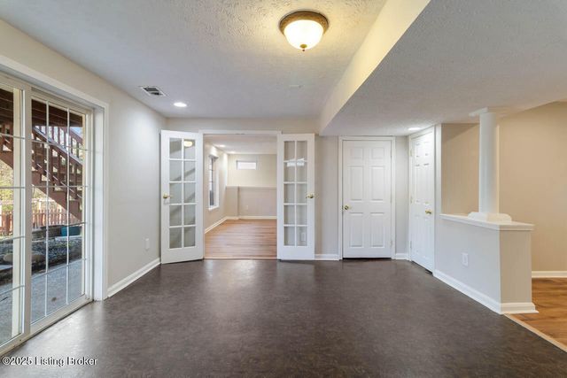 5113 Silverton Ln, Louisville, KY 40241