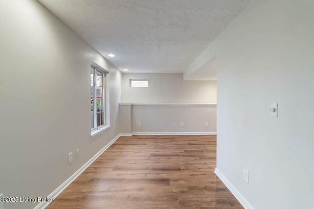 5113 Silverton Ln, Louisville, KY 40241