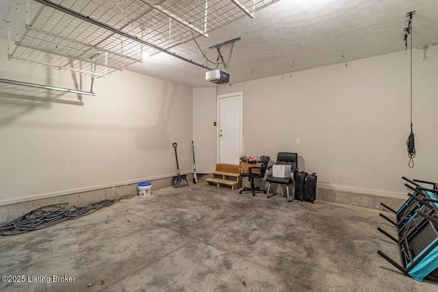 5113 Silverton Ln, Louisville, KY 40241