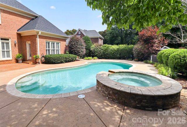 6907 Meadow Run Lane, Charlotte, NC 28277