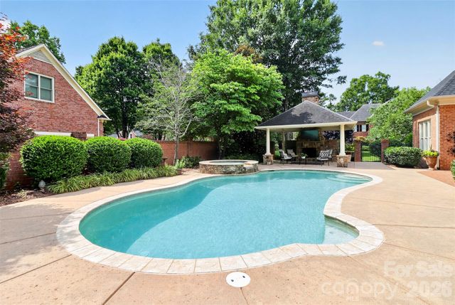 6907 Meadow Run Lane, Charlotte, NC 28277