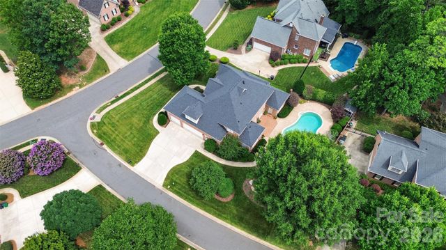 6907 Meadow Run Lane, Charlotte, NC 28277