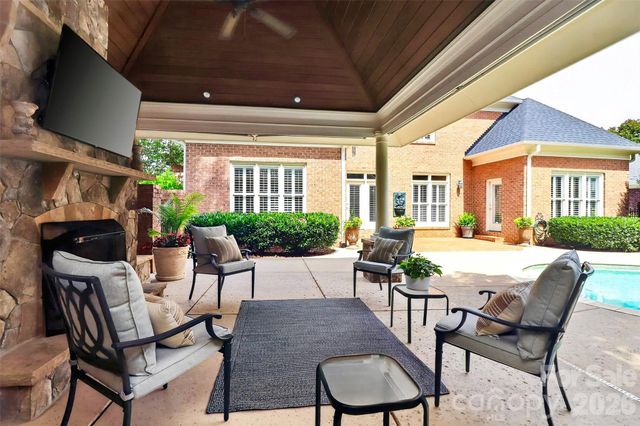 6907 Meadow Run Lane, Charlotte, NC 28277