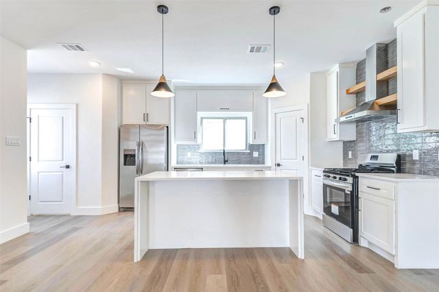 5638 Dolores Street, Houston, TX 77057