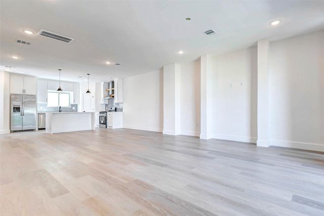 5638 Dolores Street, Houston, TX 77057