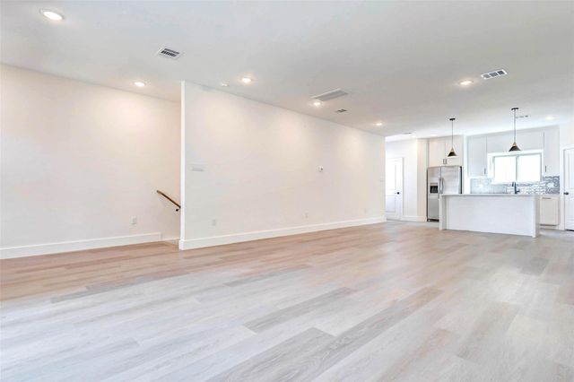 5638 Dolores Street, Houston, TX 77057