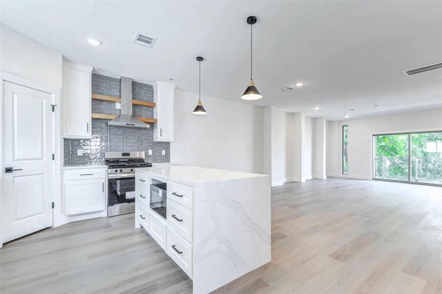 5638 Dolores Street, Houston, TX 77057