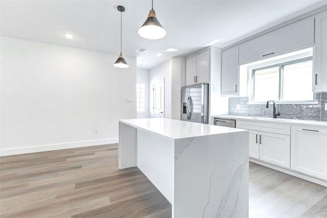 5638 Dolores Street, Houston, TX 77057