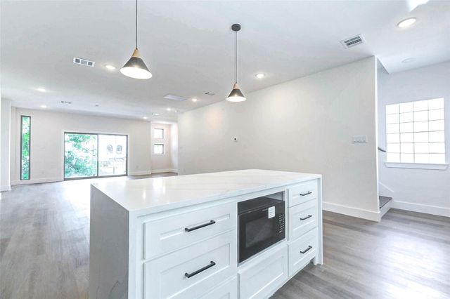 5638 Dolores Street, Houston, TX 77057