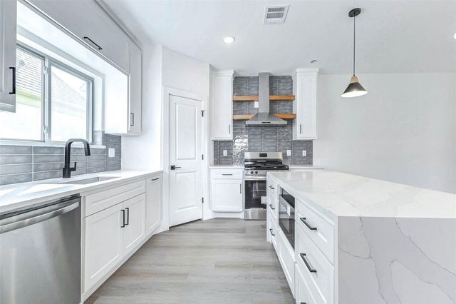 5638 Dolores Street, Houston, TX 77057