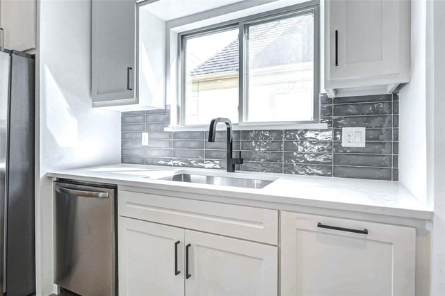 5638 Dolores Street, Houston, TX 77057