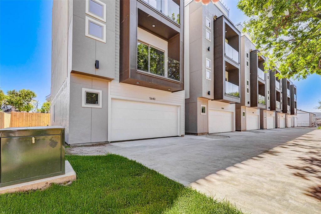 5638 Dolores Street, Houston, TX 77057