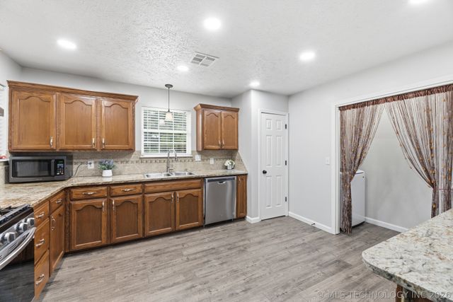 28355 E 2nd Street, Catoosa, OK 74015