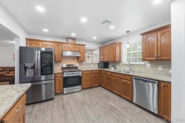 28355 E 2nd Street, Catoosa, OK 74015