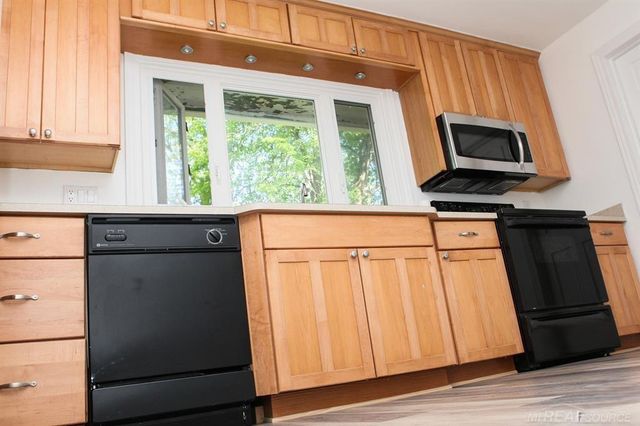 5900 Wright Drive, Troy, MI 48098
