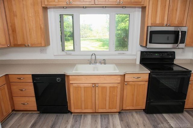 5900 Wright Drive, Troy, MI 48098