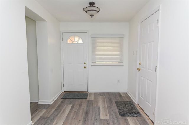 5900 Wright Drive, Troy, MI 48098