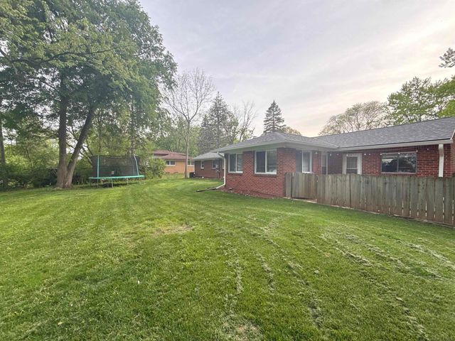 5900 Wright Drive, Troy, MI 48098