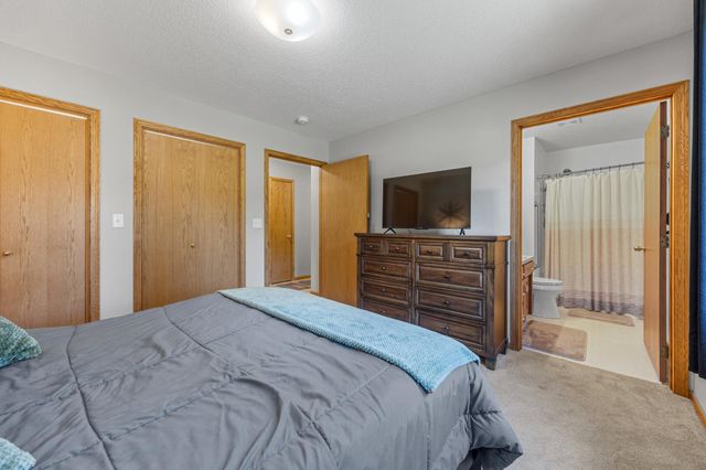 1221 Cedar Way E, West Fargo, ND 58078