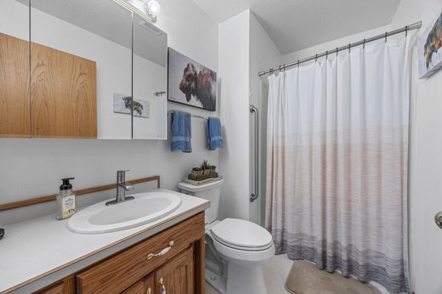 1221 Cedar Way E, West Fargo, ND 58078